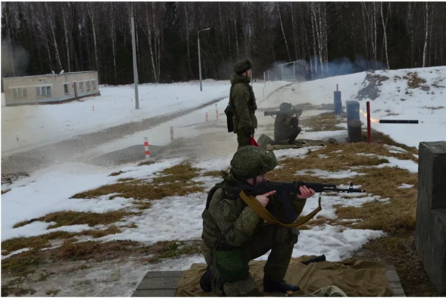 ناگفته هایی از تمرین نظامی دختران در روسیه + عکس