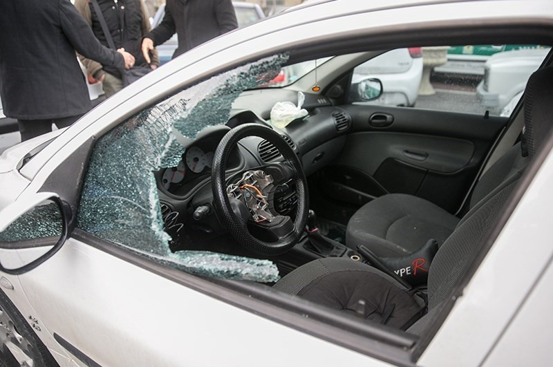 شکست شیشه پژو 206 در پوشش های بیمه  بدنه این خودرو قابل جبران است.