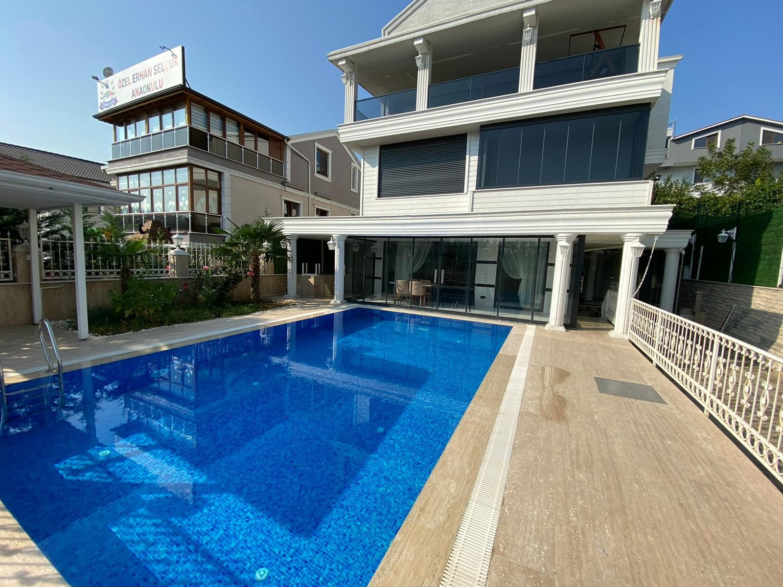 خرید خانه در ترکیه با کمک وکیل حقوقی-کاماپرس