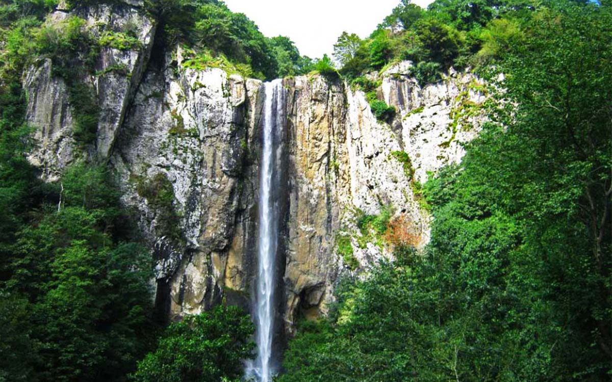 آبشار لاتون آستارا-کاماپرس