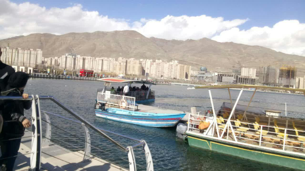 قایق سواری دریاچه چیتگر-کاماپرس