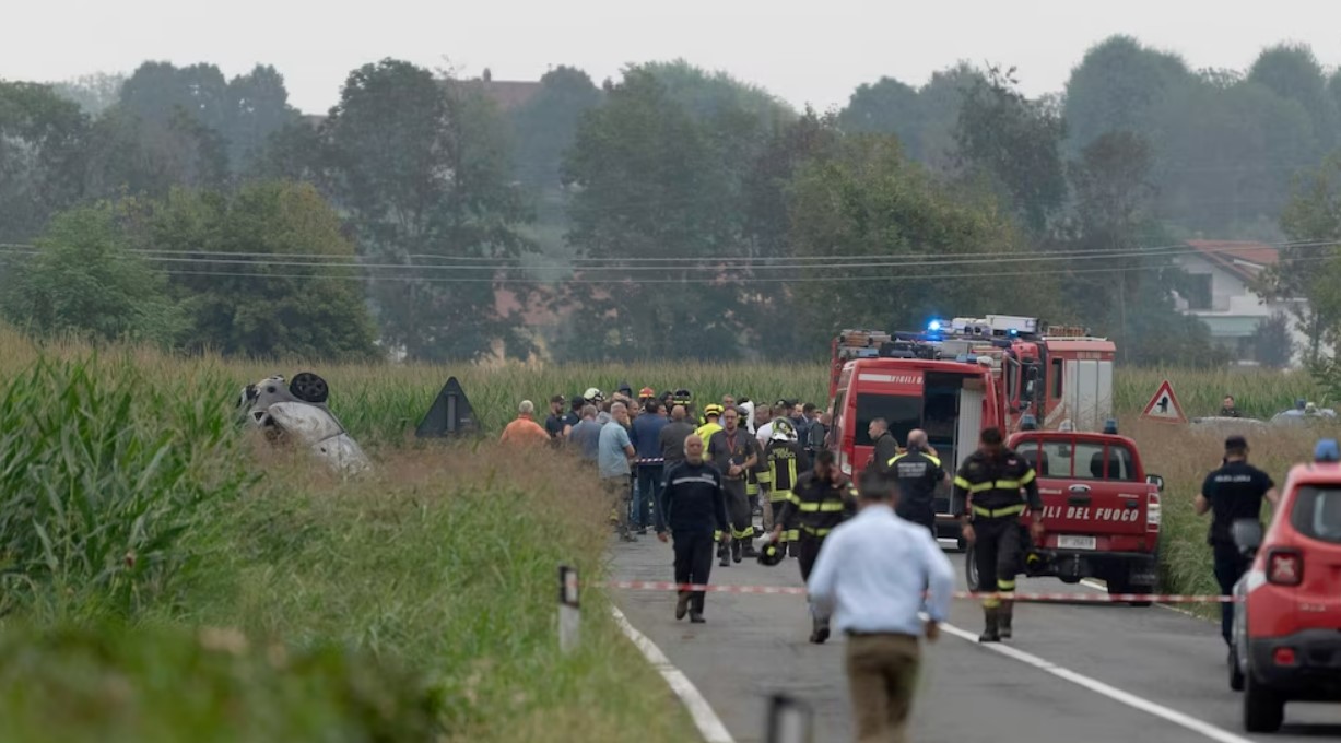 سقوط هواپیما در ایتالیا- کاماپرس
