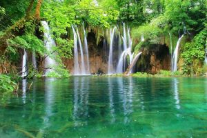 دیدنی ترین آبشارهای اطراف چالوس برای تعطیلات بهمن
