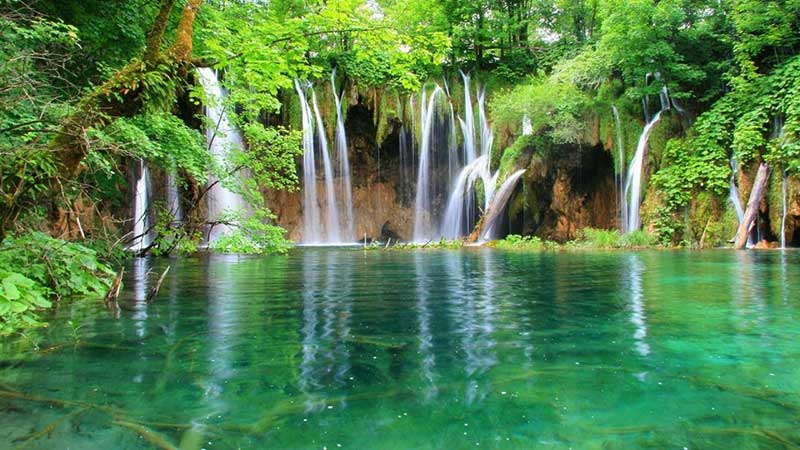 دیدنی ترین آبشارهای اطراف چالوس برای تعطیلات بهمن