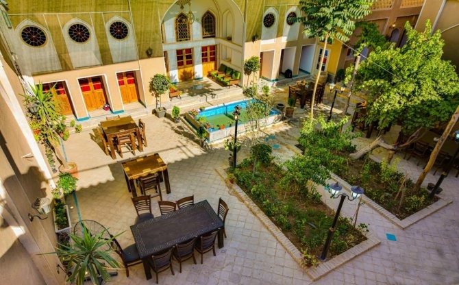 5-هتل سنتی یاس اصفهان