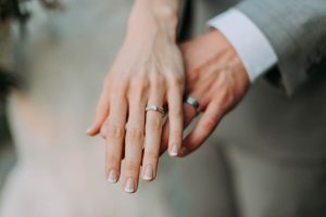 ارزان ترین حلقه ازدواج مردانه و زنانه چند؟ کاماپرس