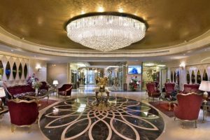 بهترین هتل 4 ستاره مشهد از نظر کاربران فلایتیو، اسنپ تریپ و علی بابا