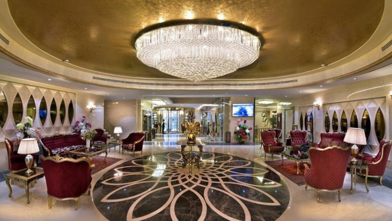 بهترین هتل 4 ستاره مشهد از نظر کاربران فلایتیو، اسنپ تریپ و علی بابا