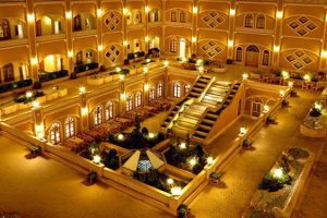 بهترین هتل 5 ستاره اصفهان از نظر کاربران فلایتیو، اسنپ تریپ و علی بابا