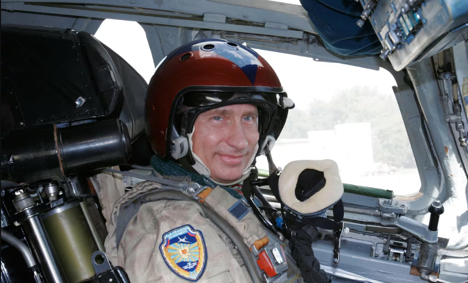 پرواز پوتین با بمب افکن اتمی جدید روسیه ( ویدیو) کاماپرس