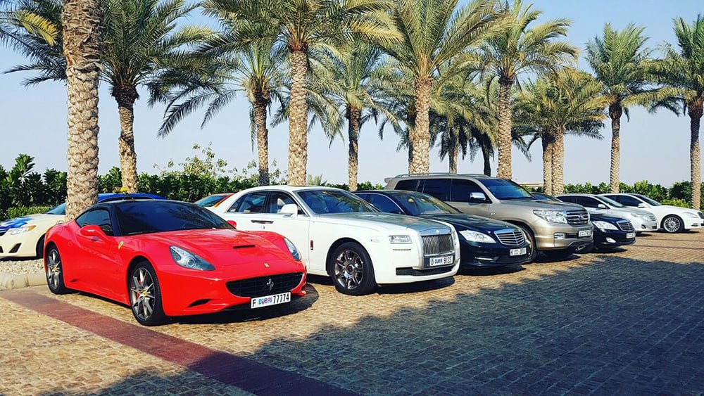 اجاره روزانه ماشین در دبی_کاماپرس
