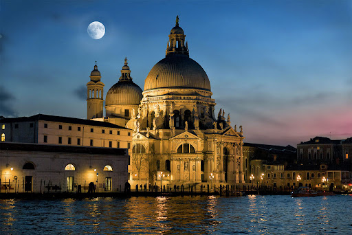 Visiter l'église de Santa Maria della Salute lors d'une visite à Venise-کاماپرس