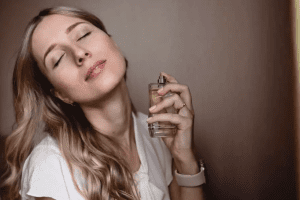 5 عطر زنانه تابستانی به انتخاب کاربران