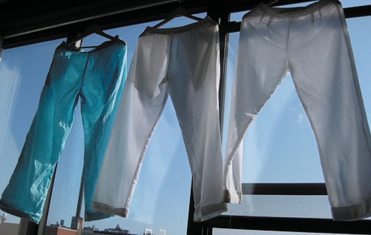 برای خشک کردن لباس لینن از هوا کمک بگیرید