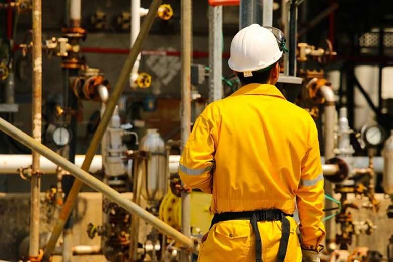 6 شرکت نفت و گازی که در خرداد ماه استخدام دارند + حقوق-کاماپرس