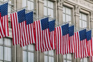 چالش آمریکایی ها با پرچم کشورشان